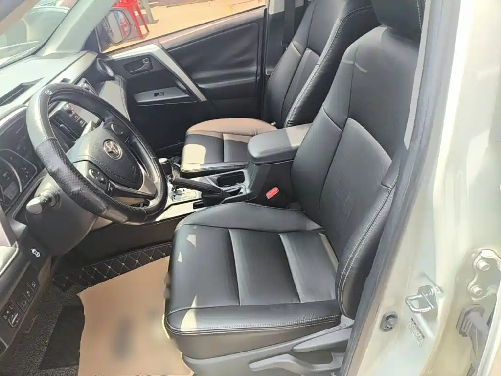 Toyota RAV4 2018 — фото 15