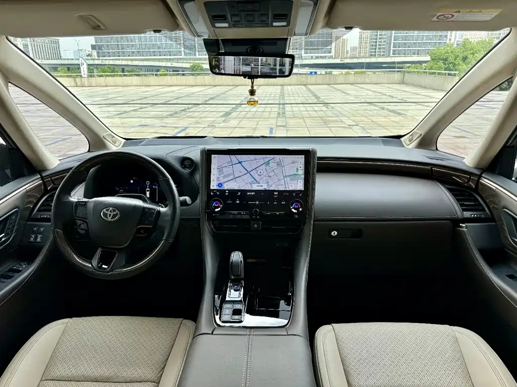 Toyota Alphard 2024 — фото 13