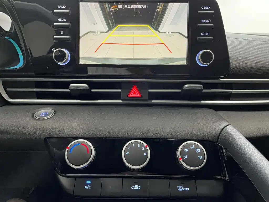 Hyundai Elantra 2024