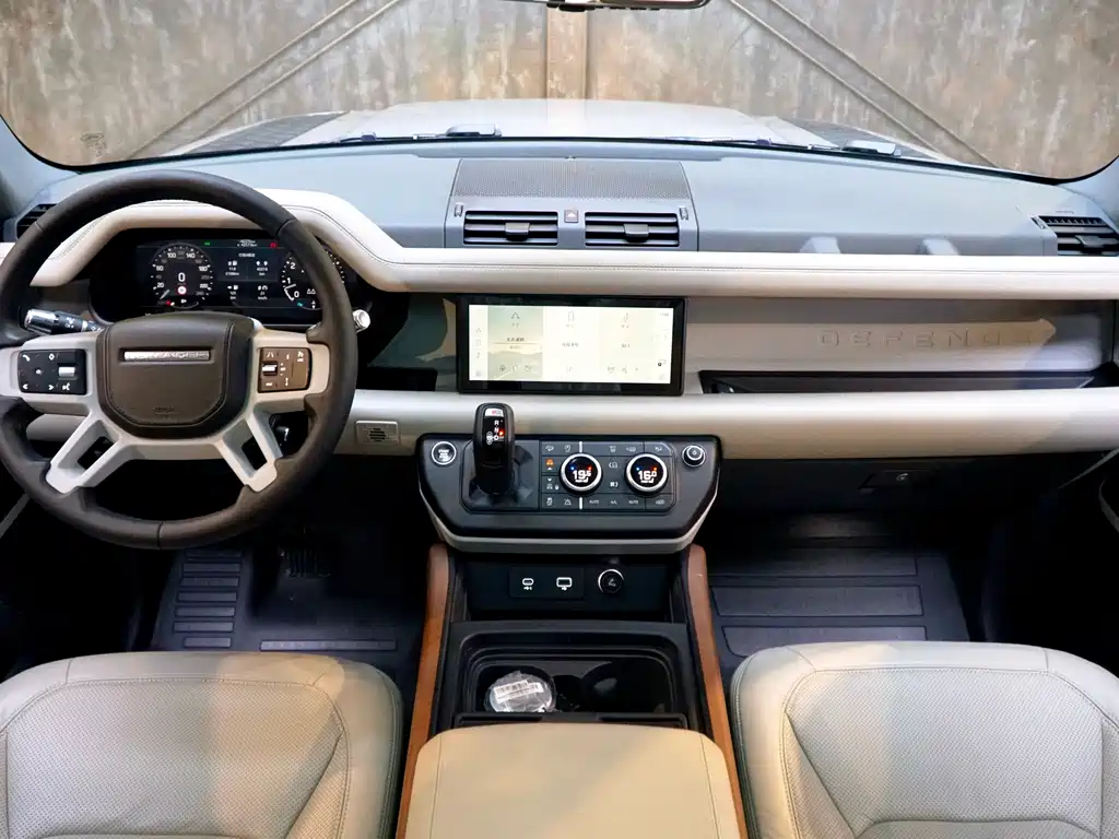 Land Rover Defender 2021 — фото 12