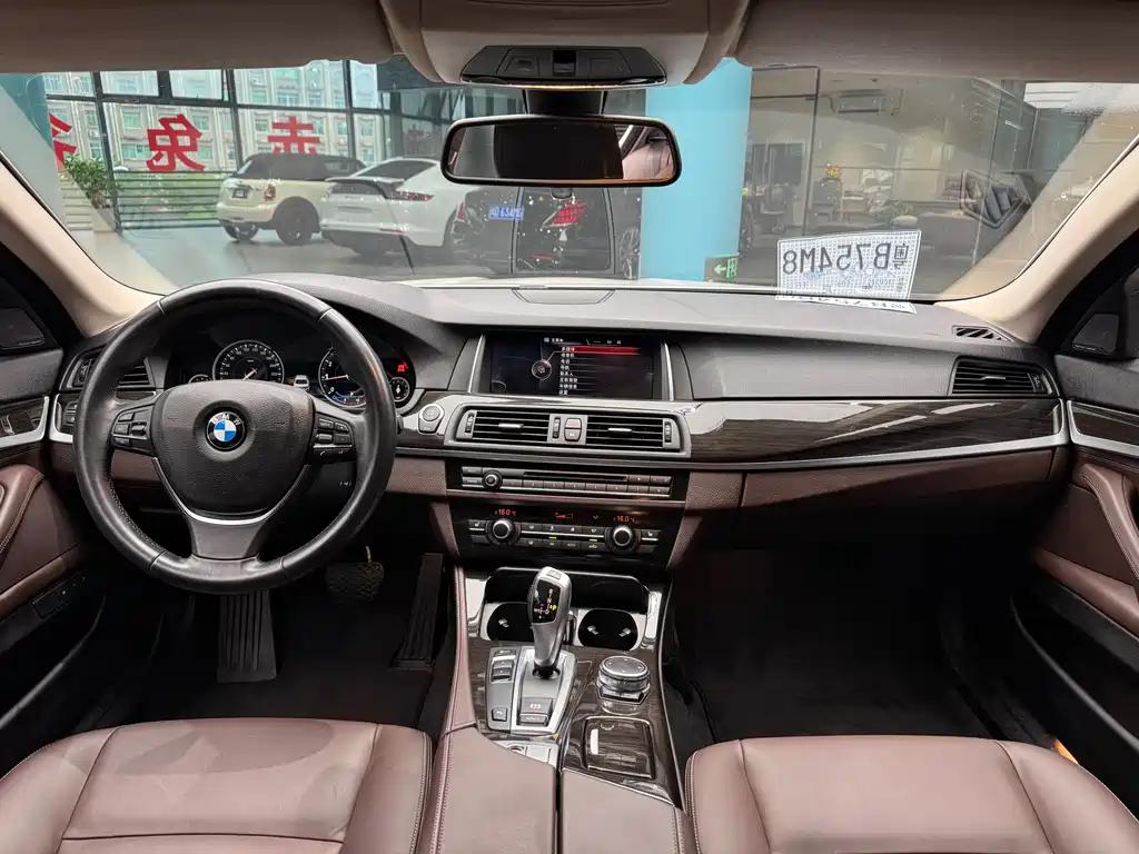 BMW 5 Series 2016 — фото 10