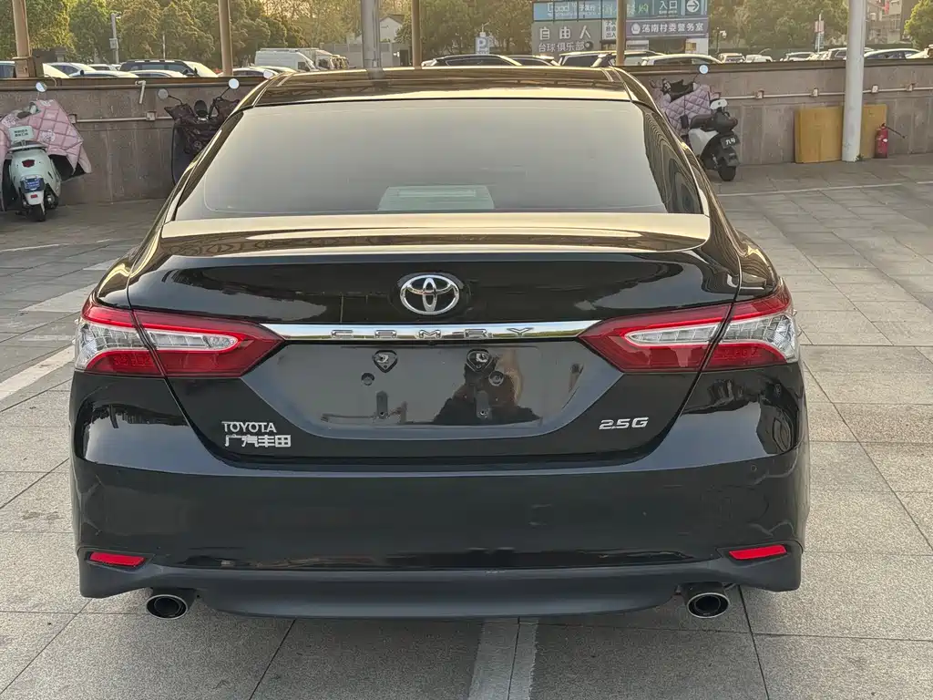 Toyota Camry 2018 — фото 5