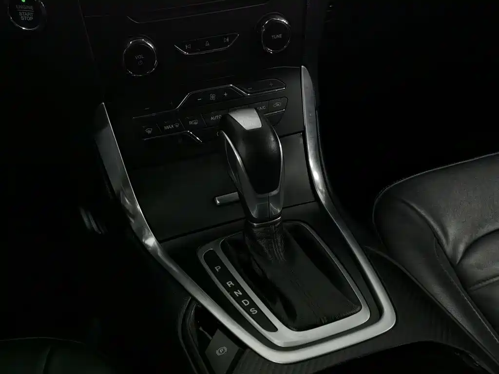 Ford Edge 2017 — фото 13