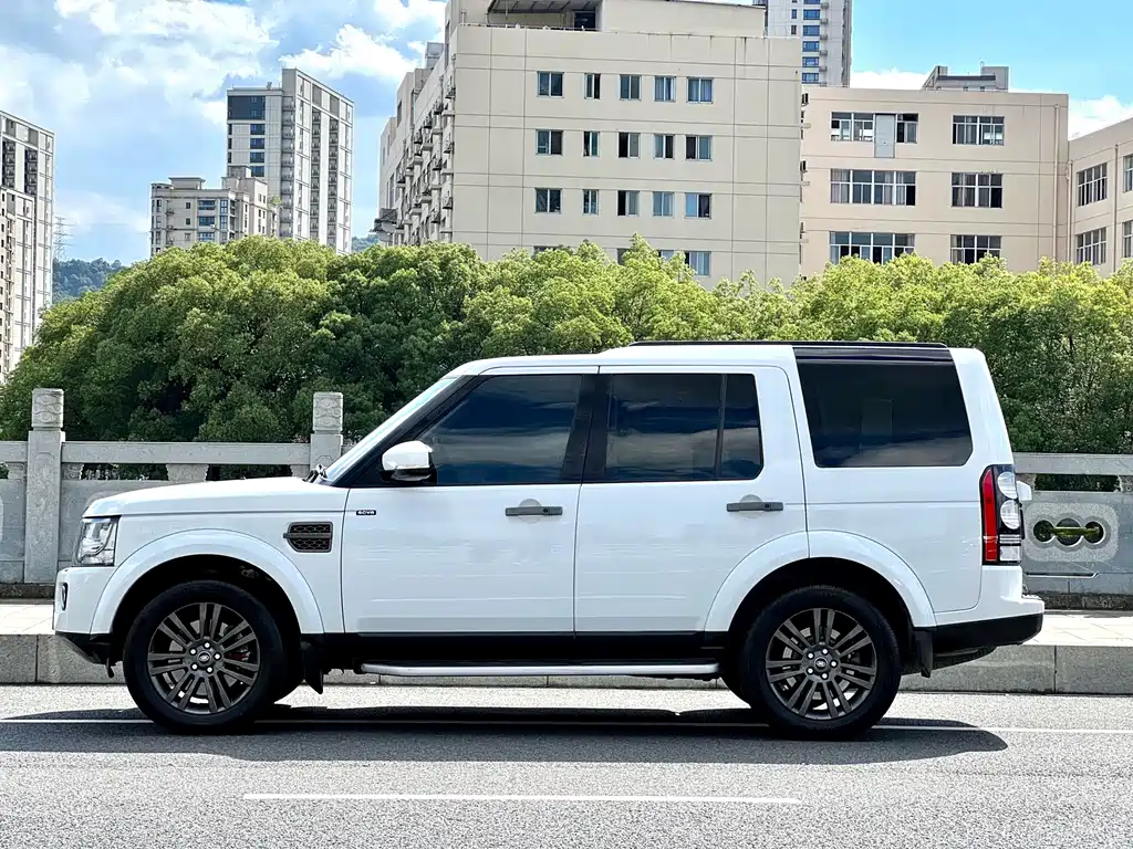 Land Rover Discovery 2017 — фото 13