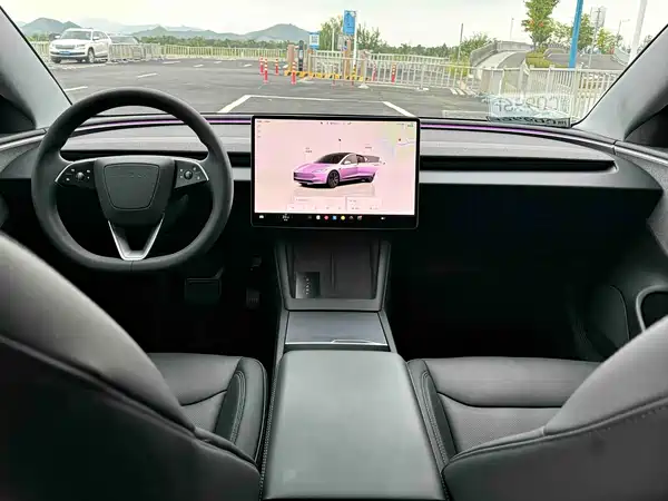 Tesla Model 3 2024