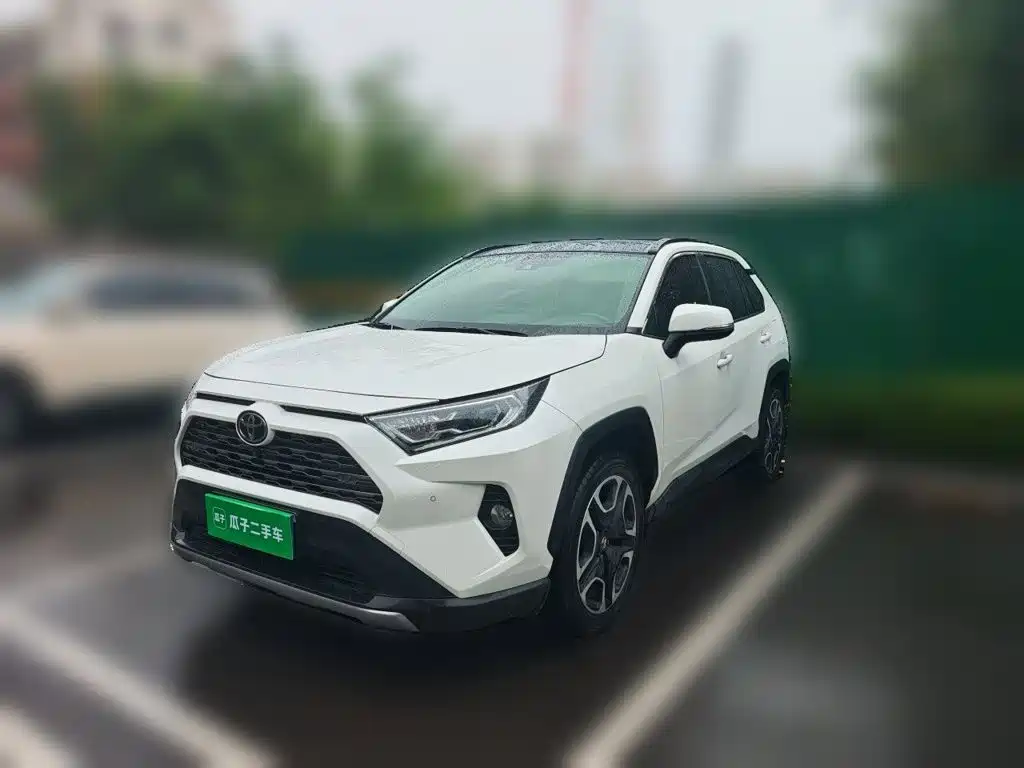 Toyota RAV4 2019 — фото 1