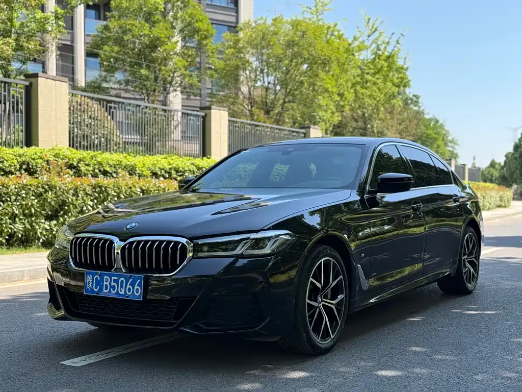 BMW 5 Series 2023 — фото 1