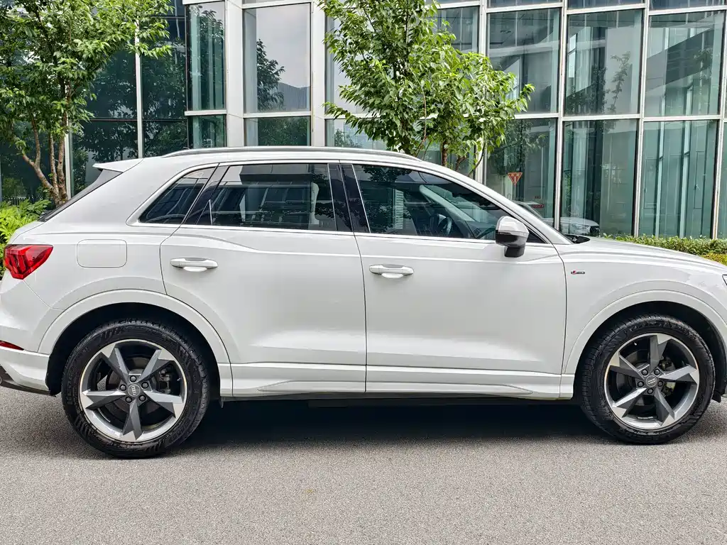 Audi Q3 2019 — фото 14