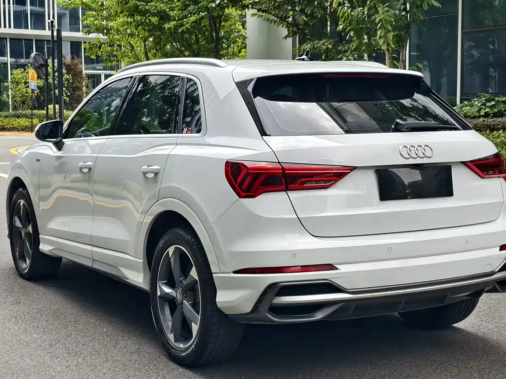 Audi Q3 2019 — фото 10