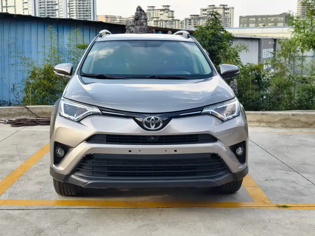 Toyota RAV4 2017 — фото 2