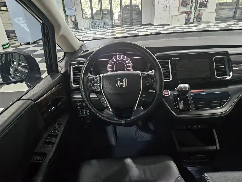 Honda Elysion 2016 — фото 10