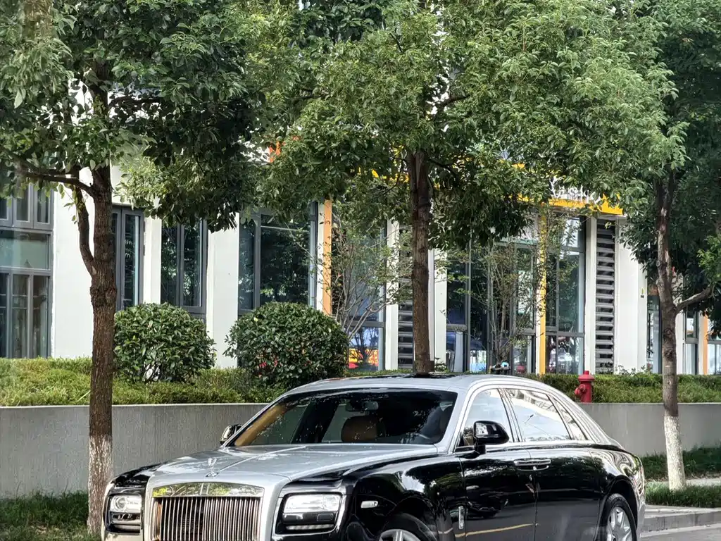 Rolls-Royce Ghost 2015 — фото 13