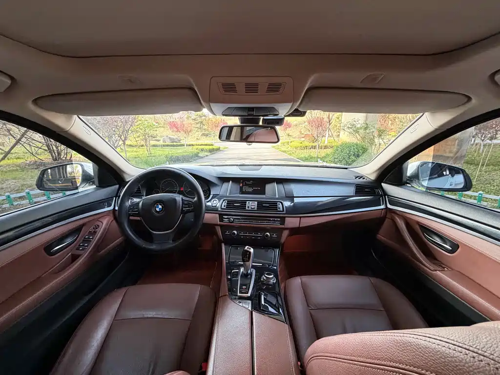 BMW 5 Series 2016 — фото 15