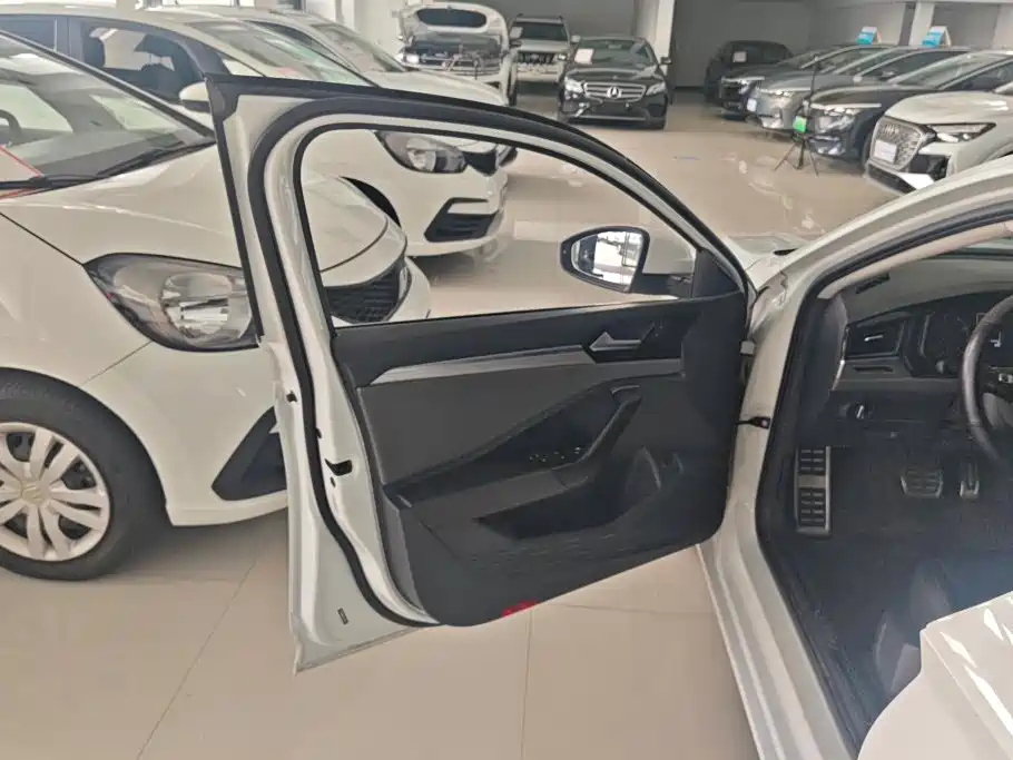 Volkswagen Sagitar 2020