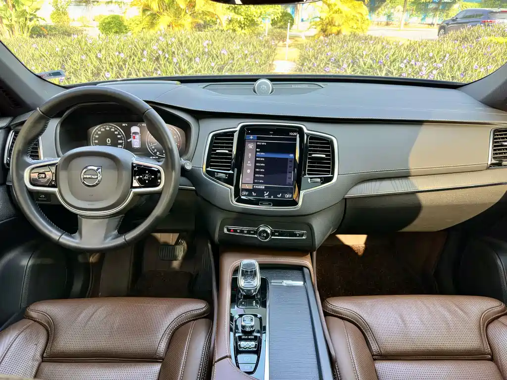 Volvo XC90 2020 — фото 10