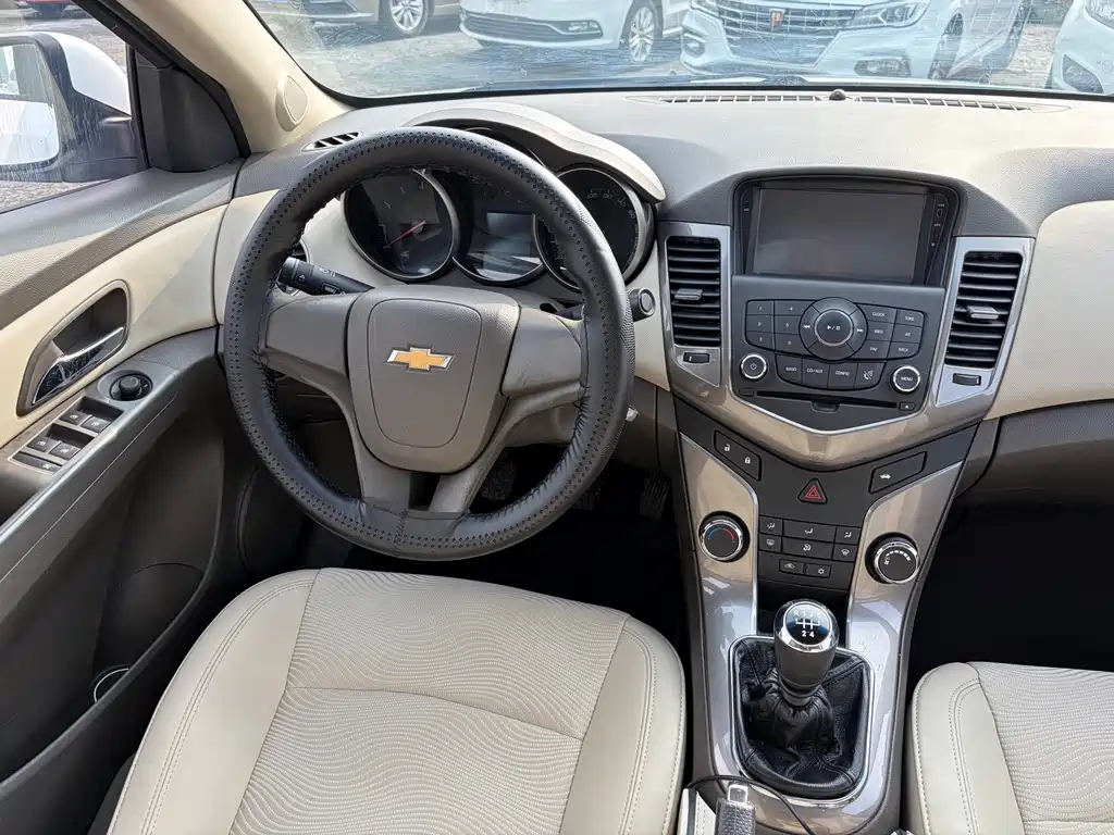 Chevrolet Cruze 2015 — фото 10