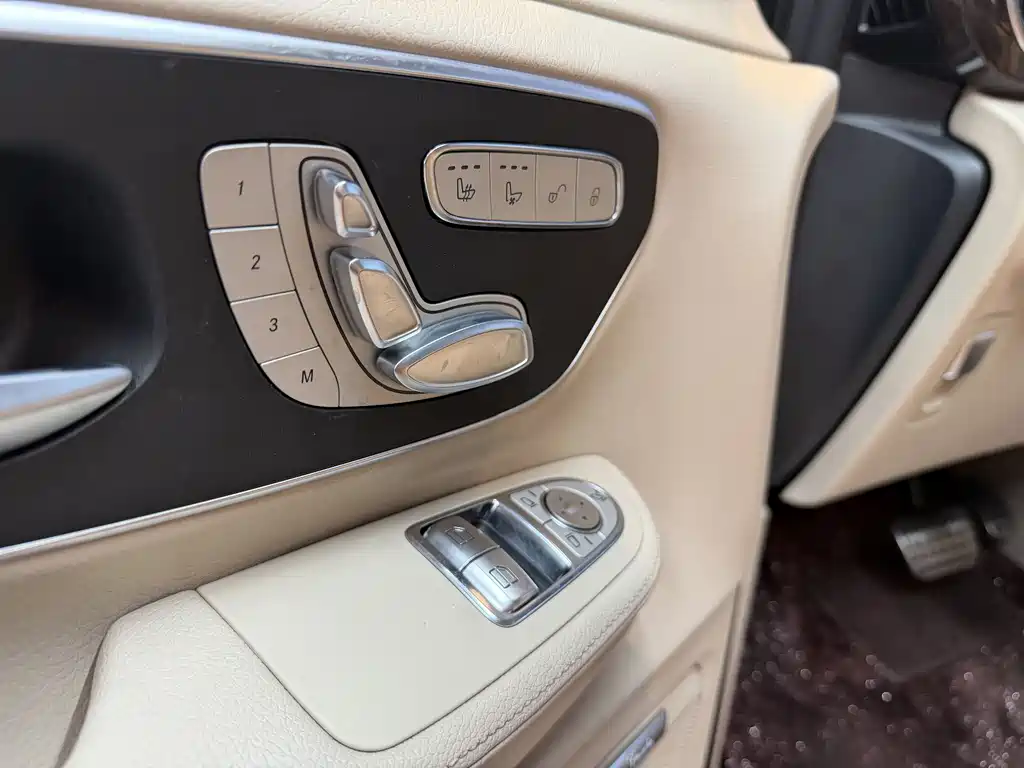 Mercedes-Benz V-Class 2017 — фото 8