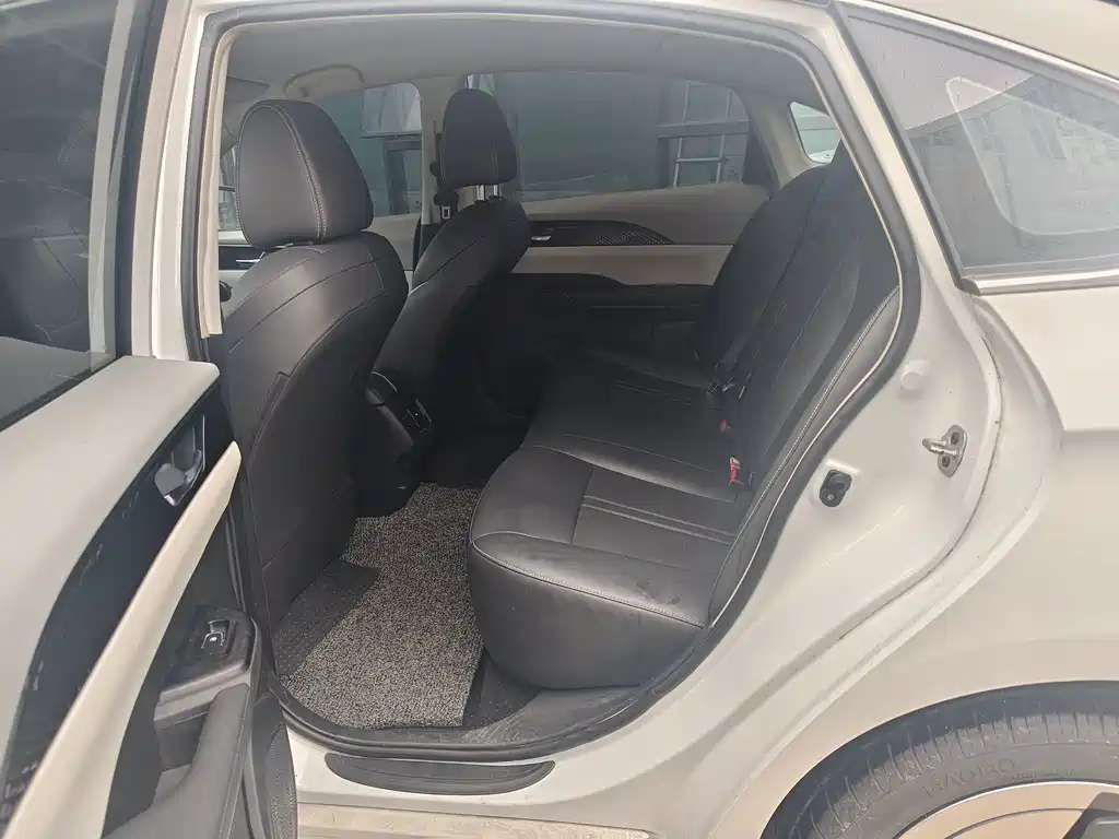 Dongfeng E70 2022
