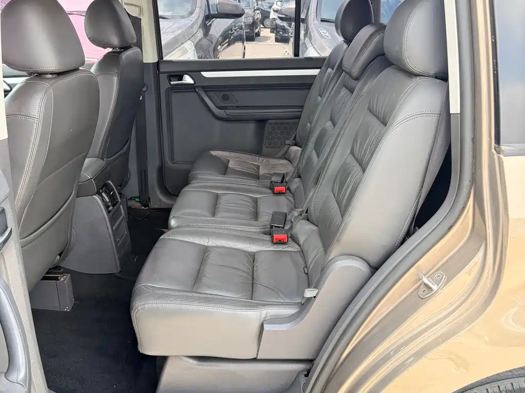 Volkswagen Touran 2015 — фото 11