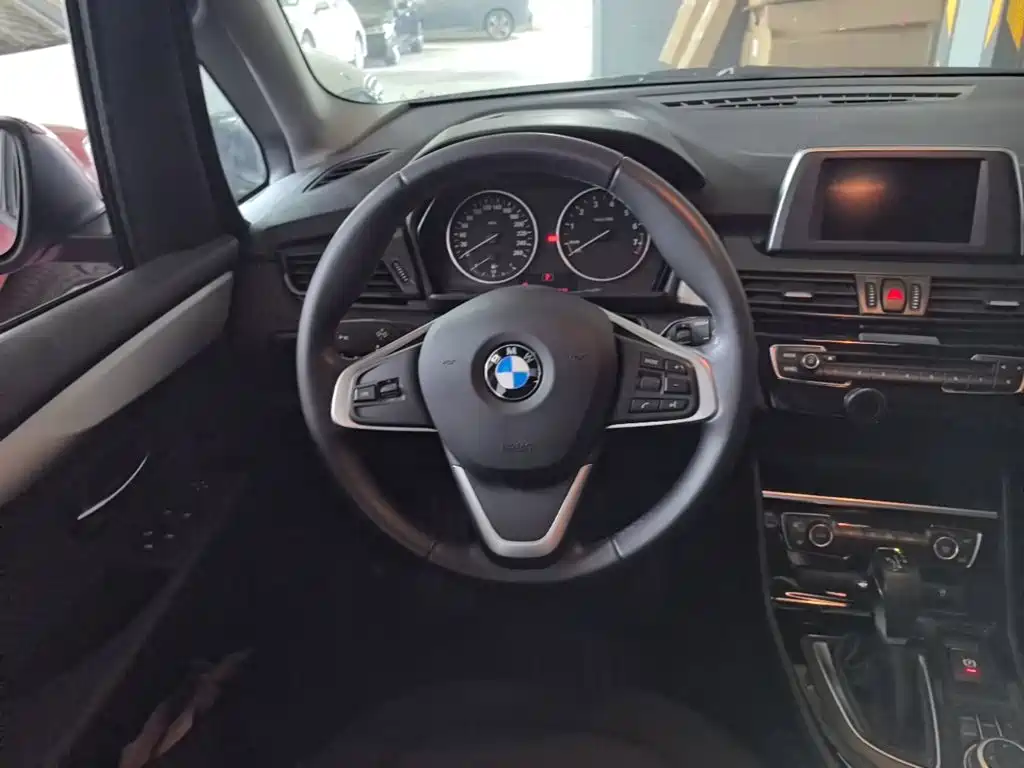BMW 2 Series Wagon 2015 — фото 11