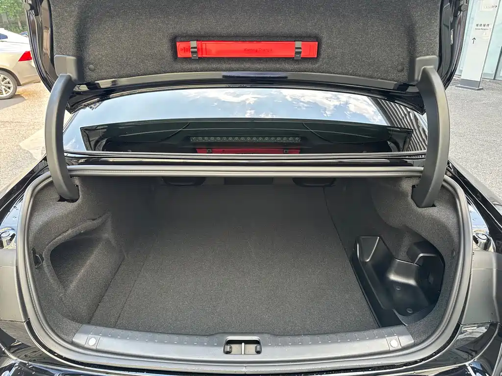 Volvo S90 Plug-In Hybrid 2025 — фото 20