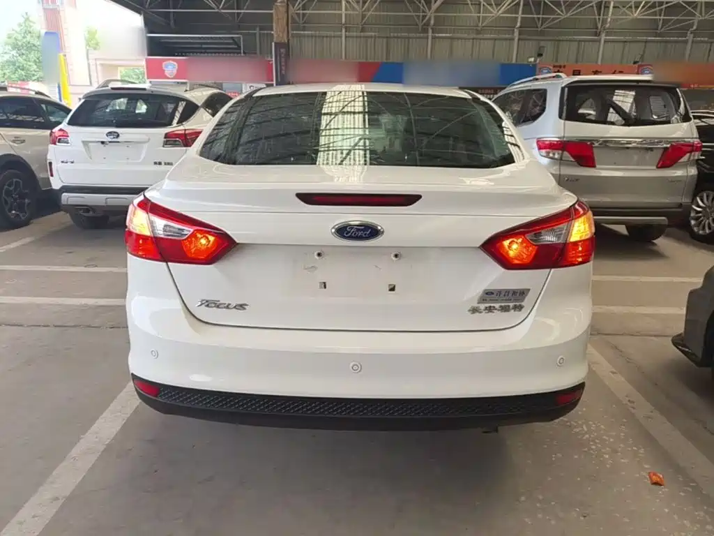 Ford Focus 2015 — фото 4