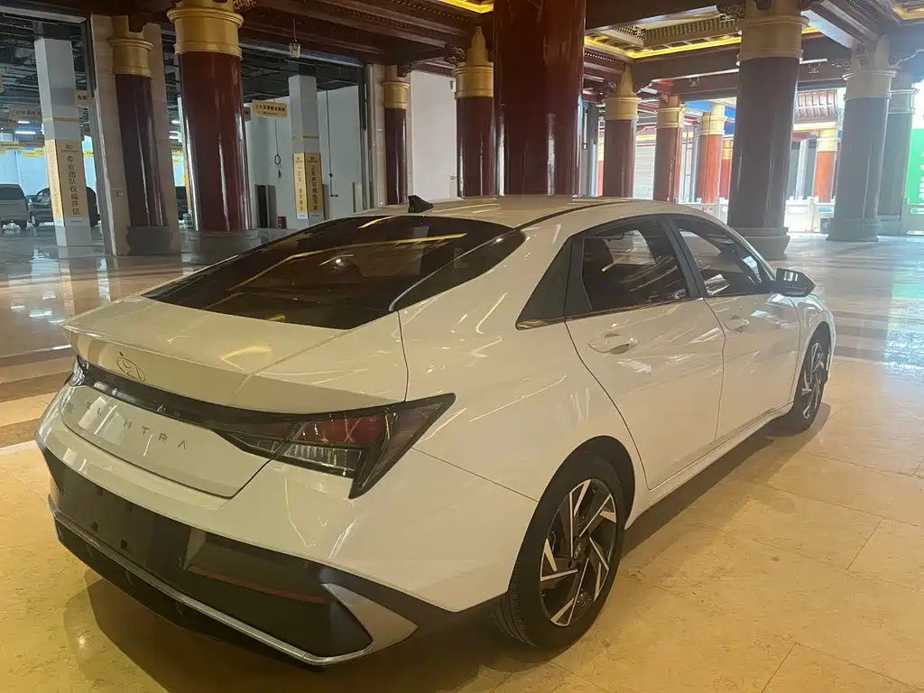 Hyundai Elantra 2023