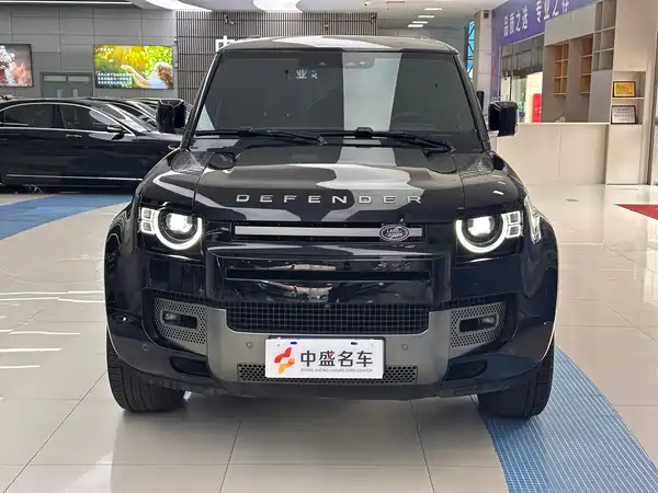 Land Rover Defender 2024