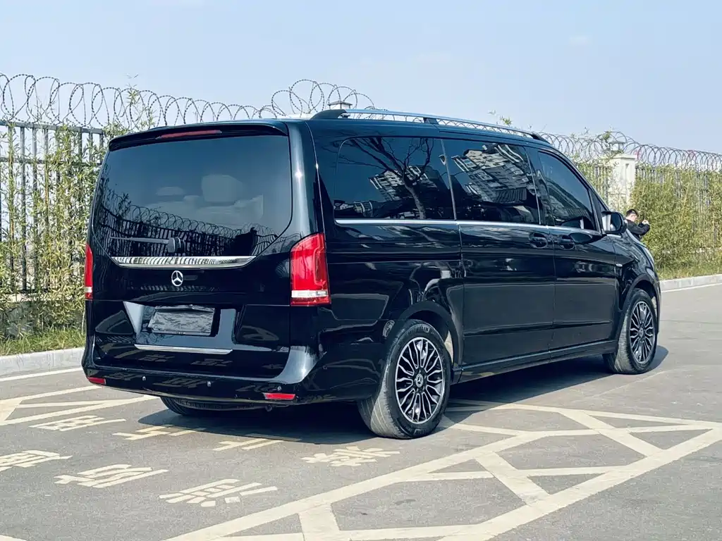 Mercedes-Benz V-Class 2020 — фото 12
