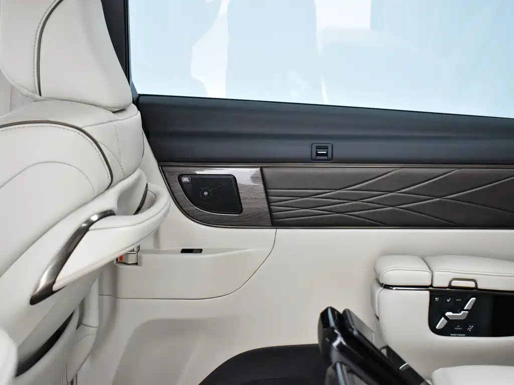 Toyota Alphard 2025 — фото 19
