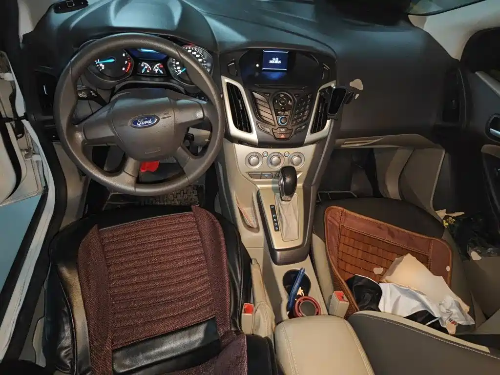 Ford Focus 2014 — фото 10