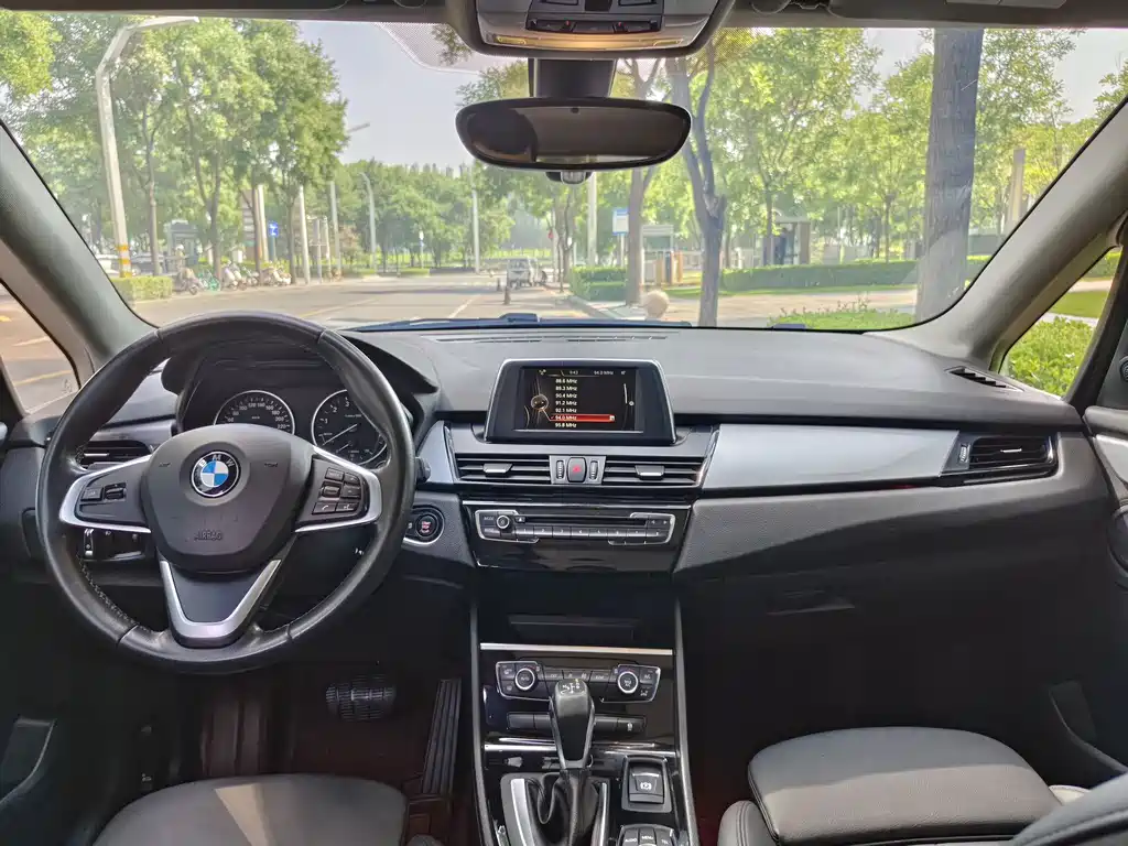 BMW 2 Series Active Tourer 2017 — фото 9