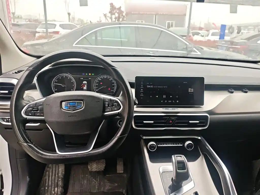 Geely Binyue 2019 — фото 10