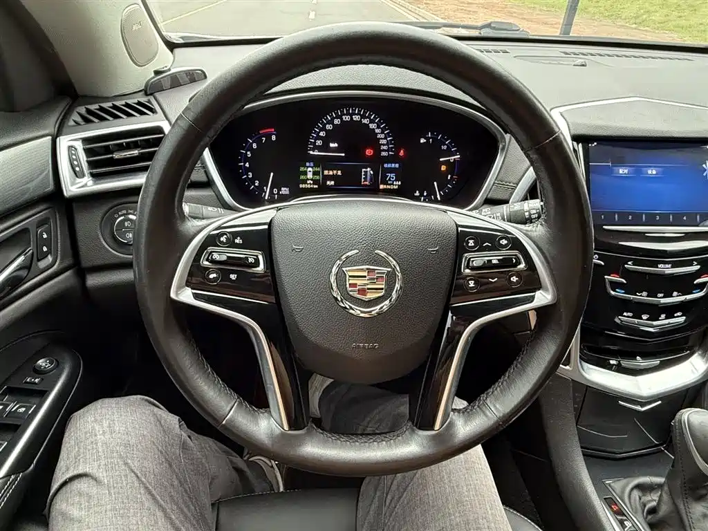 Cadillac SRX 2016 — фото 11