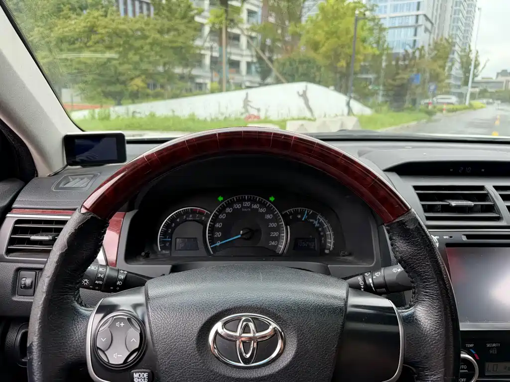 Toyota Camry 2014 — фото 16