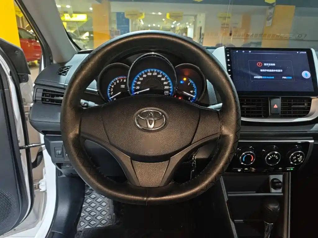 Toyota Yaris L 2019 — фото 11