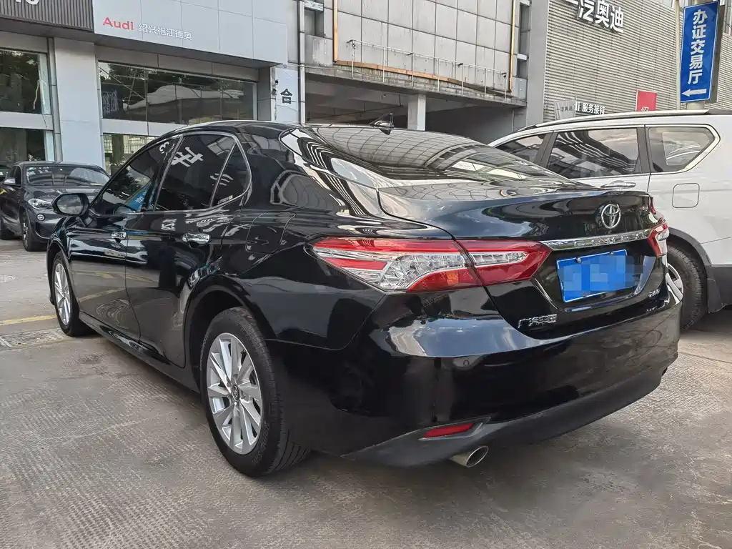 Toyota Camry 2021 — фото 6