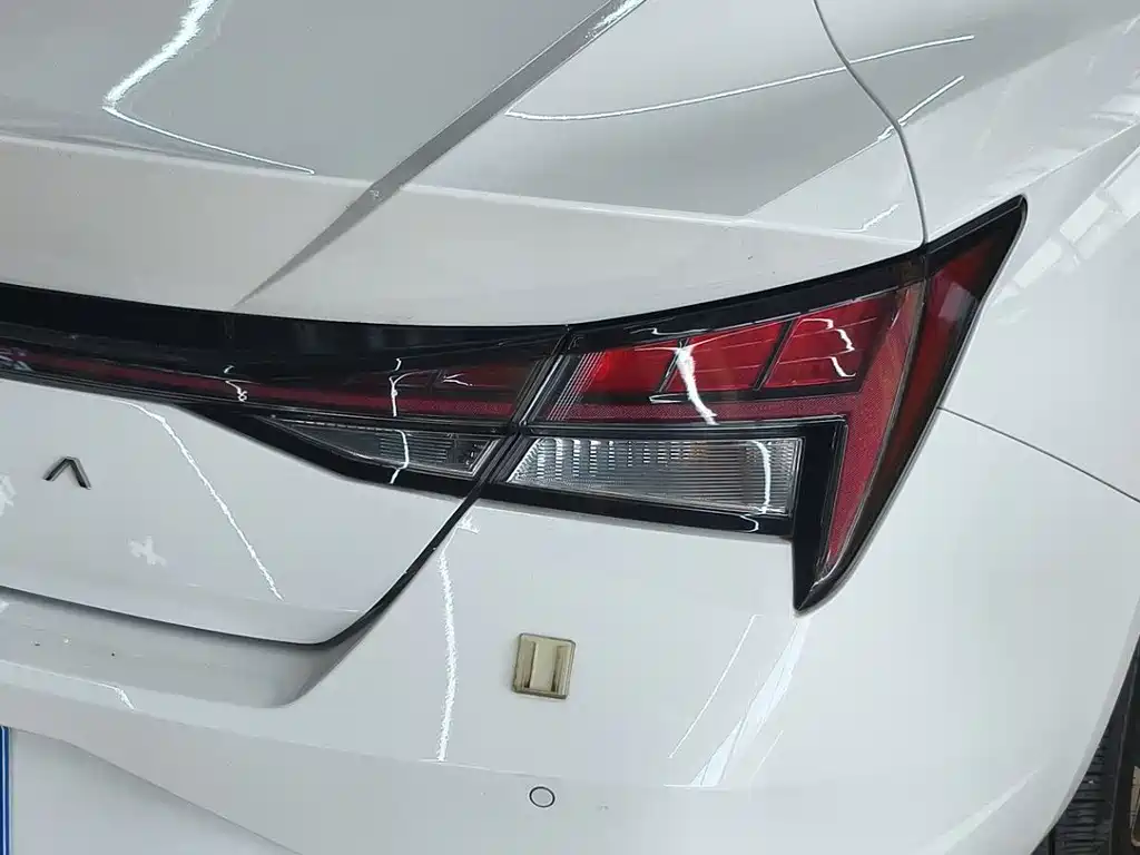 Hyundai Elantra 2023 — фото 10
