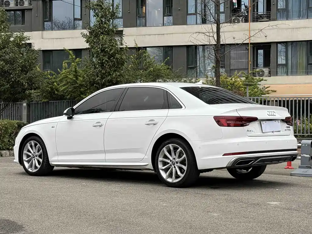 Audi A4L 2019 — фото 2