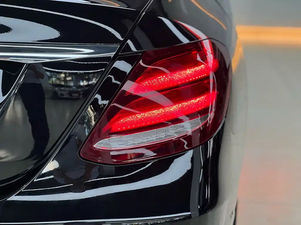 Mercedes-Benz E-Class 2020 — фото 18