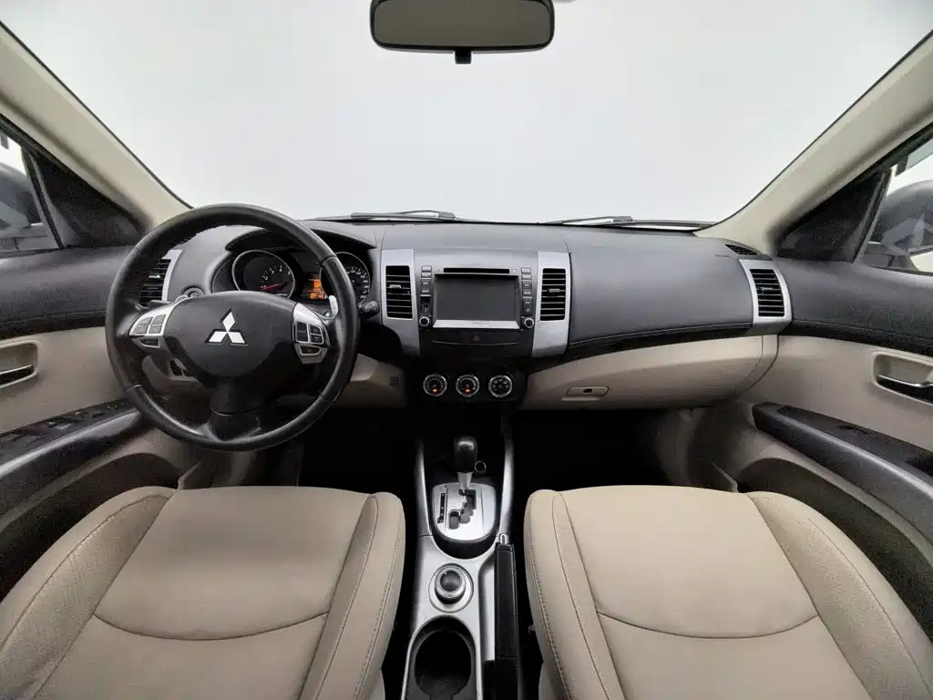 Mitsubishi Outlander 2012 — фото 5