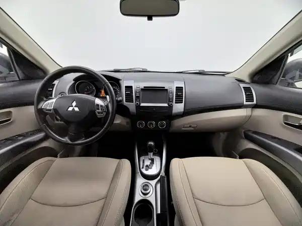 Mitsubishi Outlander 2012