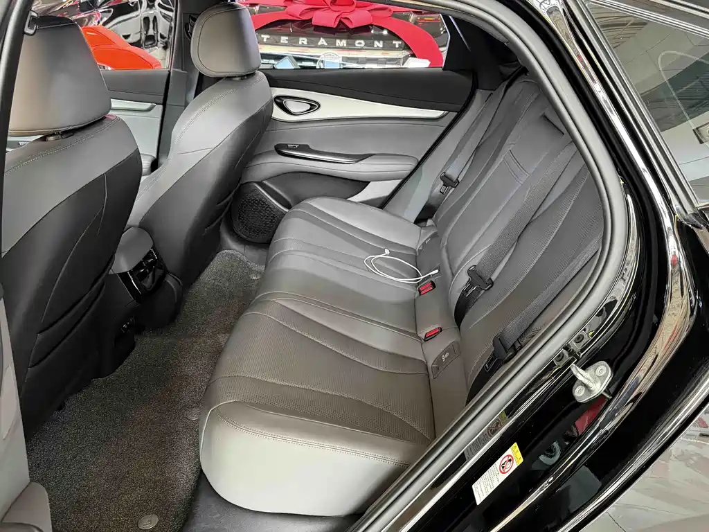 BYD Seal 07 DM-i 2025 — фото 11