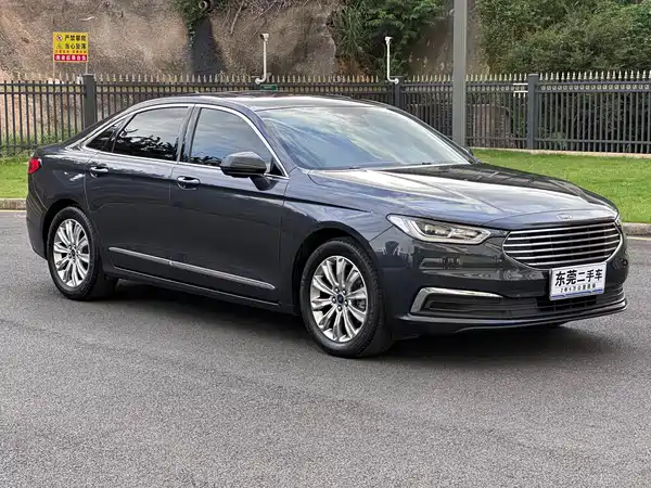 Ford Taurus 2021