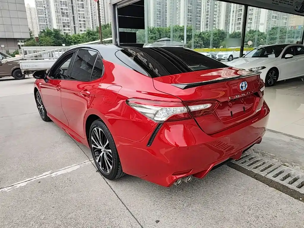 Toyota Camry 2019 — фото 5