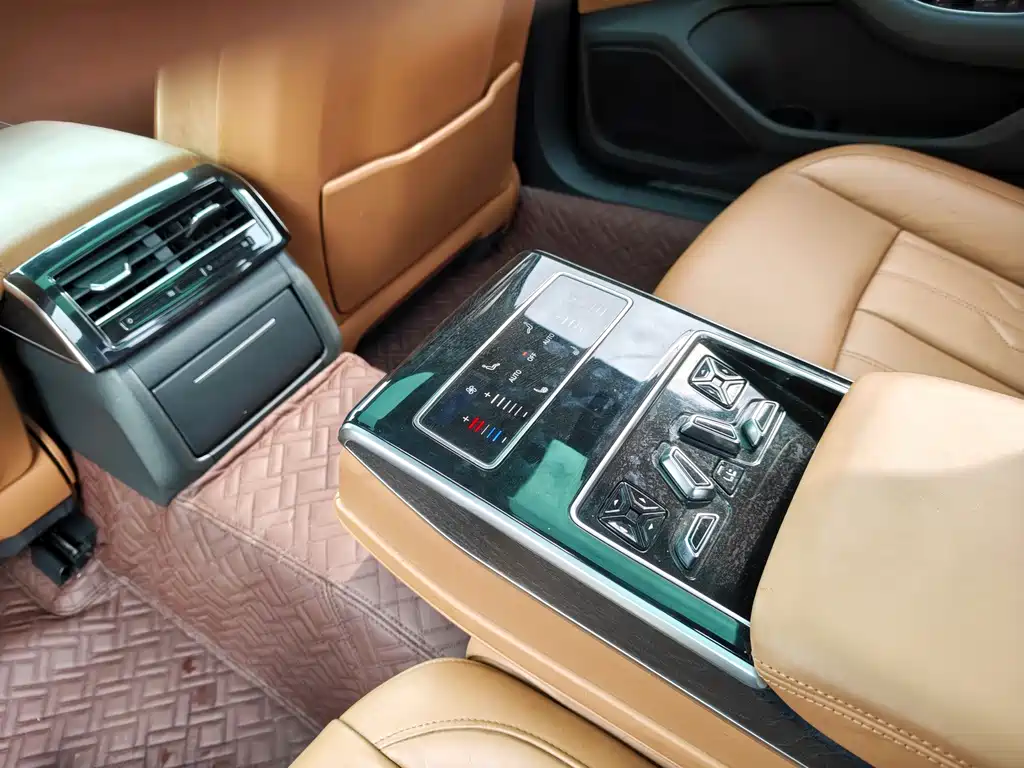 Audi A8 2020 — фото 12