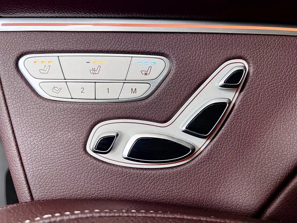 Mercedes-Benz V-Class 2022 — фото 20