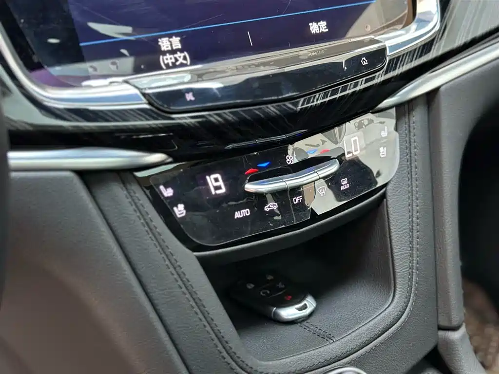 Cadillac XT6 2025 — фото 16