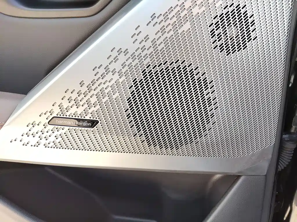 BMW 5 Series 2025 — фото 19