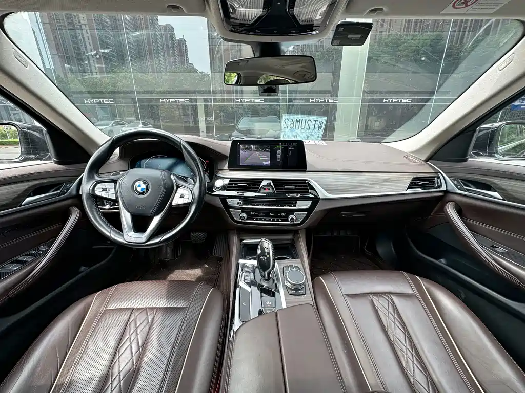 BMW 5 Series 2020 — фото 9